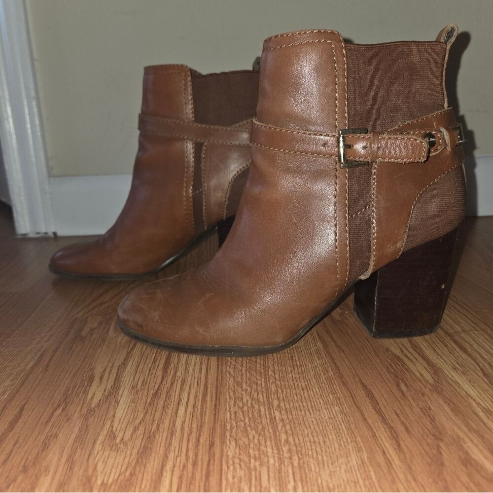 Tommy Hilfiger Brown Booties 8.5 TWHayley Chestnut